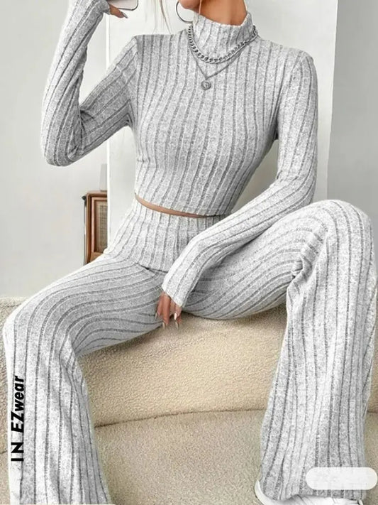 Collar Navel T-shirt and Trumpet pants