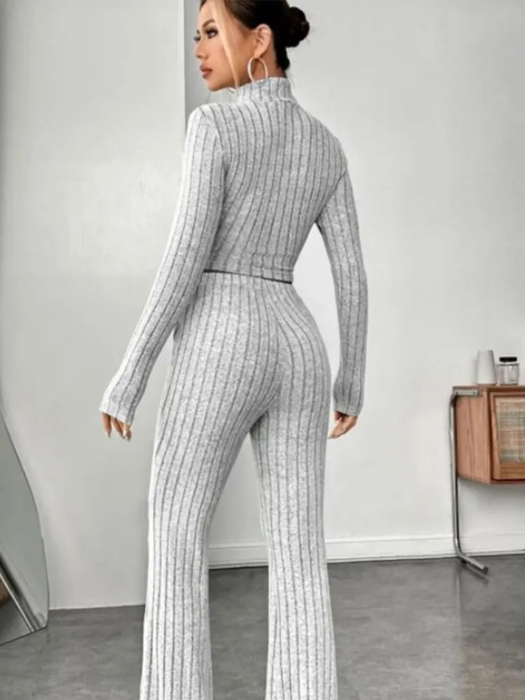 Collar Navel T-shirt and Trumpet pants